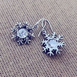 Vintage Silpada Sterling Silver Snowflake Earrings